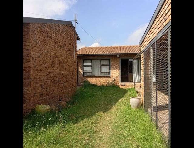 2 BEDROOM HOUSE FOR SALE IN KRUGERSDORP